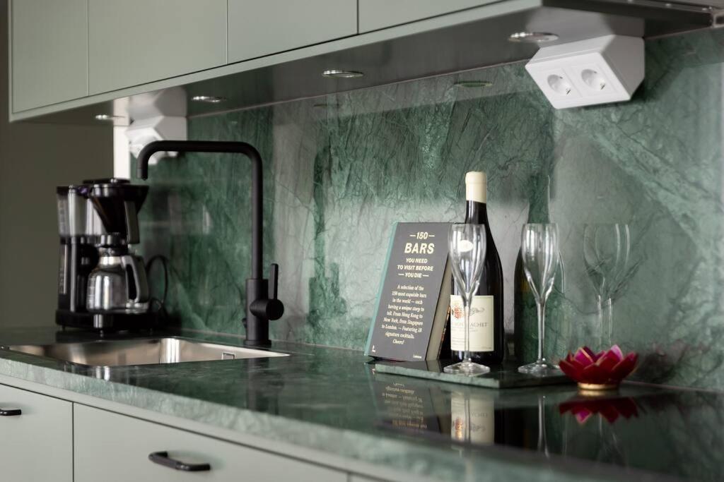 Appartamento Modern Elegance I Hagastaden Stoccolma Esterno foto